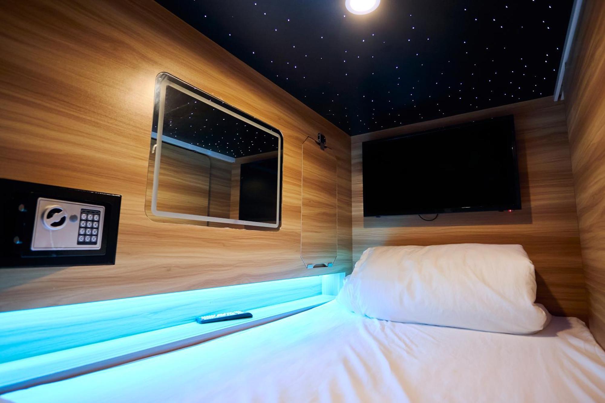 Capsule Hotel مونتريال المظهر الخارجي الصورة